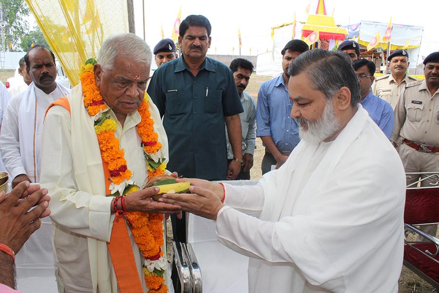 Hon'ble Shri Babulal Gaur Ji, Ex-Home Minister of Madhya Pradesh Government is receiving prasad and TM book from Brahmachari Girish Ji.